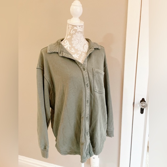 aerie Tops - Aerie Oversized Button-Up Lumberjane Collared Sweatshirt – Women’s Size M
